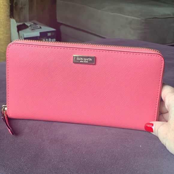 Kate Spade Laurel Way Neda zippered wallet. - Picture 8 of 8